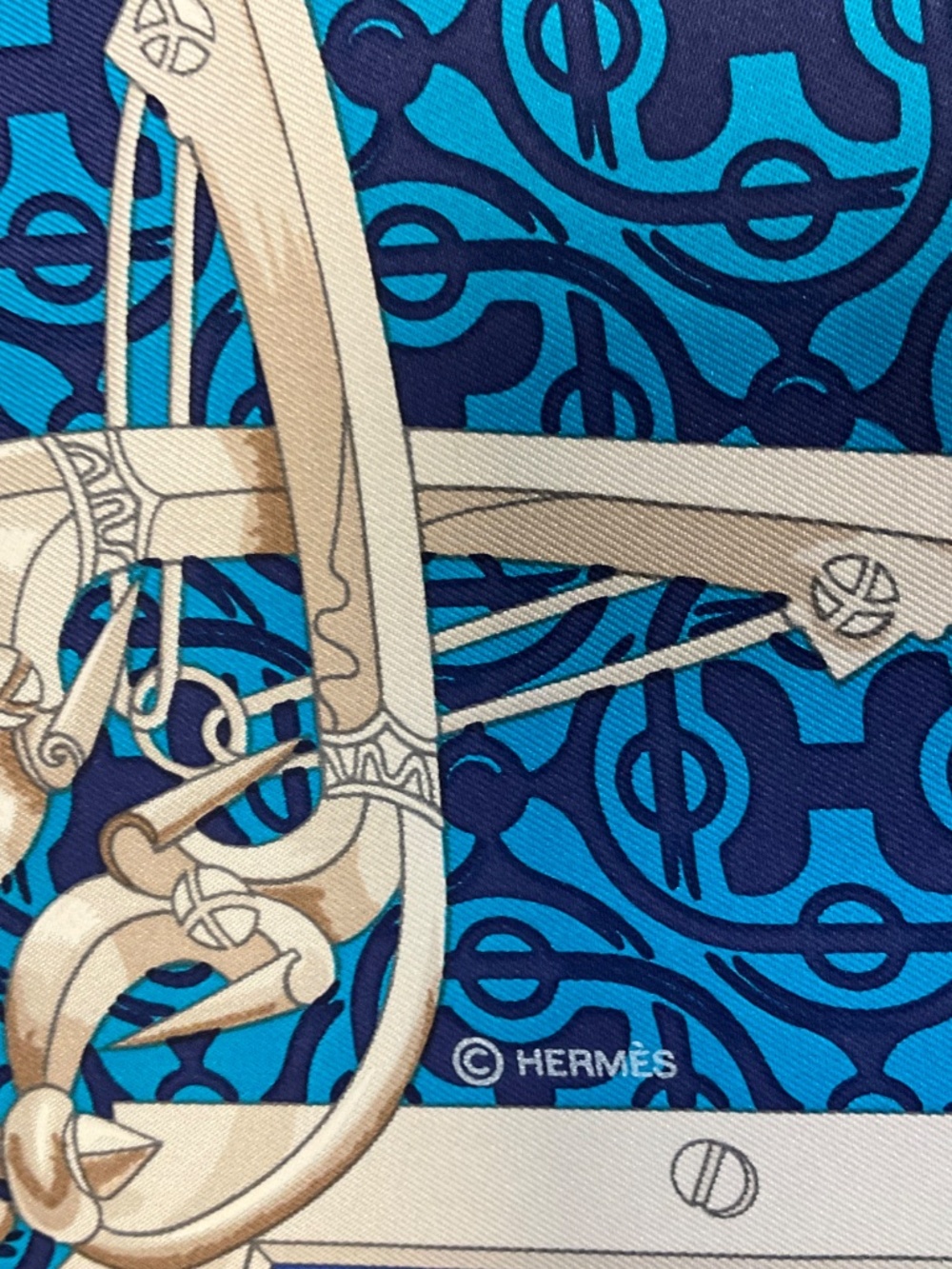 HERMES BLUE MULTI MORS ET GOURMETTES PRINT SQUARE SILK TWILL SCARF - Picture 5 of 9